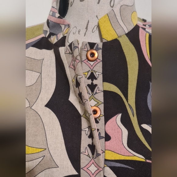 Carlisle Wool Blazer in Good Condition. - Picture 6 of 10